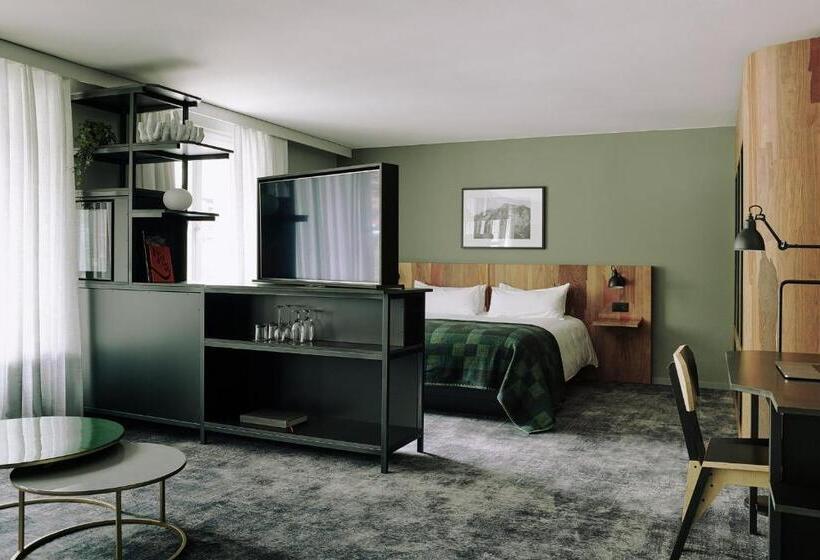 Junior Suite, The Cambrian