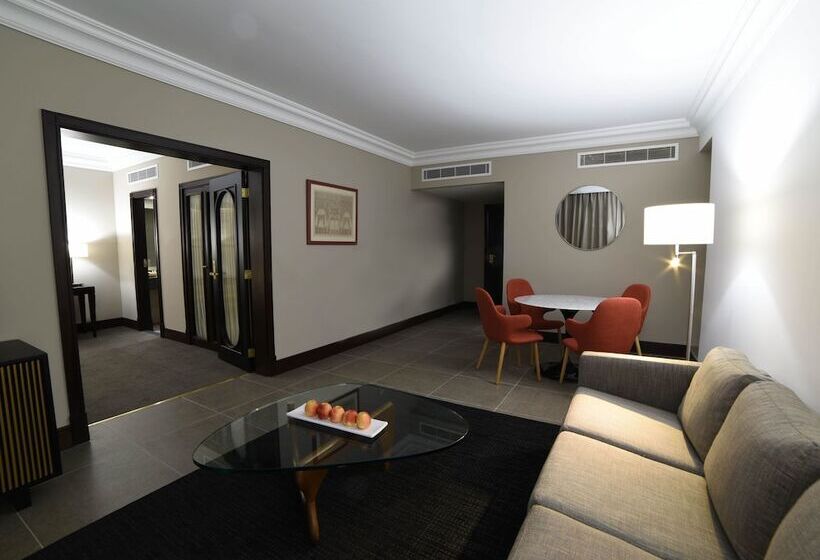 سوییت لوکس, Portemilio Hotel & Resort