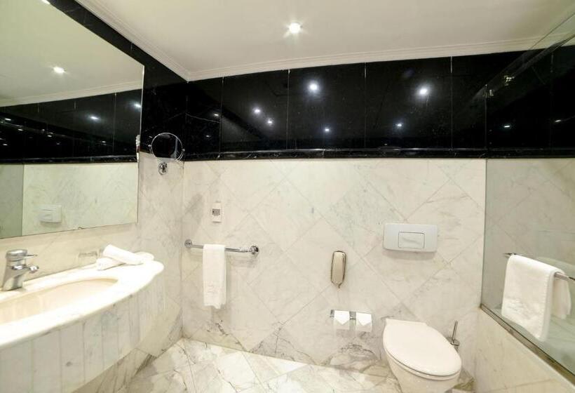 سوییت لوکس, Portemilio Hotel & Resort