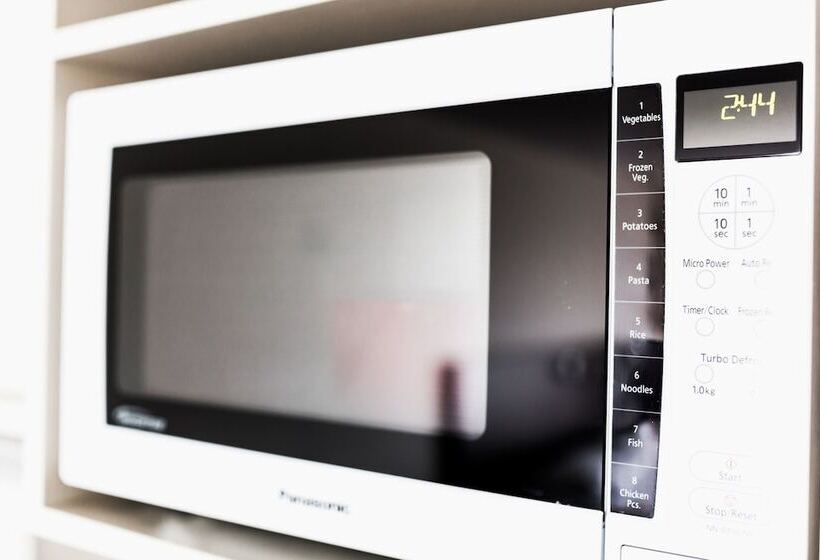 استودیوی لوکس, St Ives Apartments