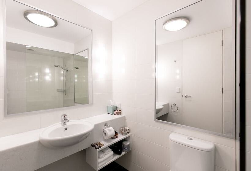 استودیوی سوپریور, St Ives Apartments