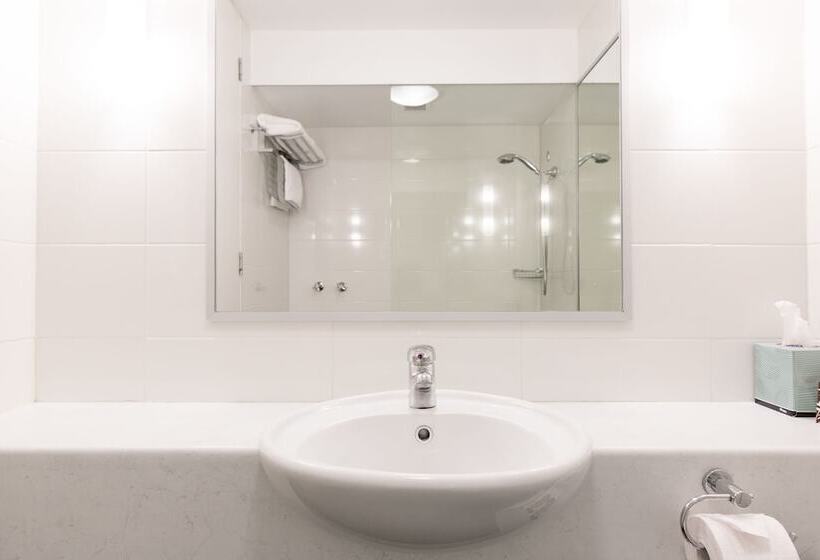 استودیوی سوپریور, St Ives Apartments
