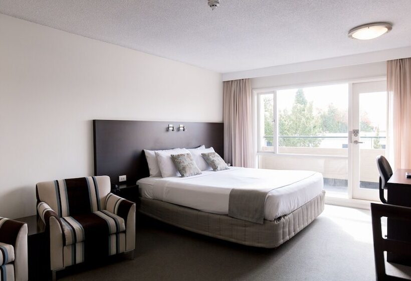 استودیوی سوپریور, St Ives Apartments