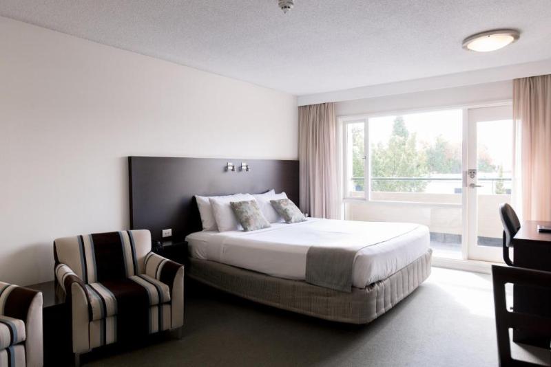 استودیوی سوپریور, St Ives Apartments