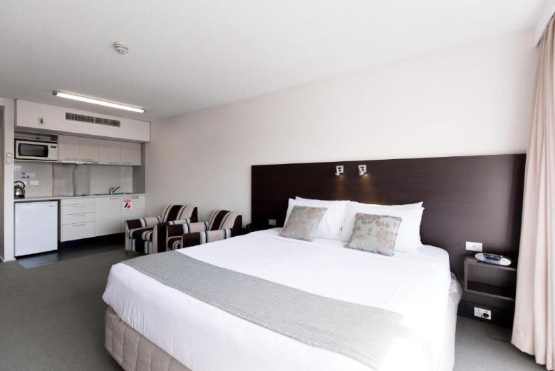 استودیوی سوپریور, St Ives Apartments