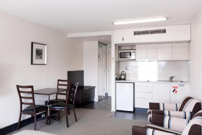 استودیوی سوپریور, St Ives Apartments