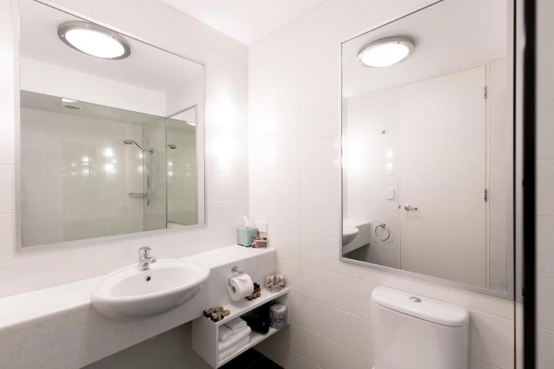 استودیوی سوپریور, St Ives Apartments