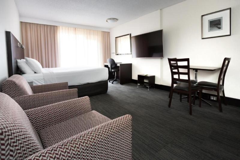استودیوی لوکس, St Ives Apartments