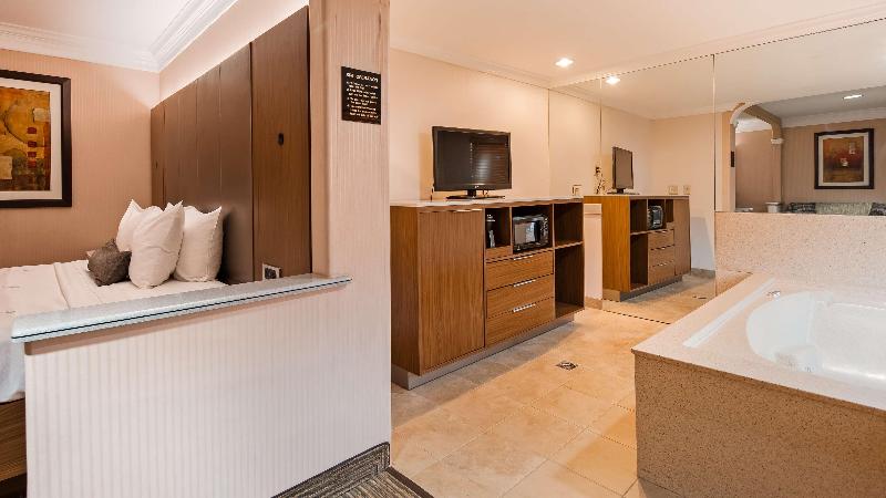 اتاق استاندارد با تخت بزرگ, Best Western Plus Suites Hotel   Los Angeles Lax Airport