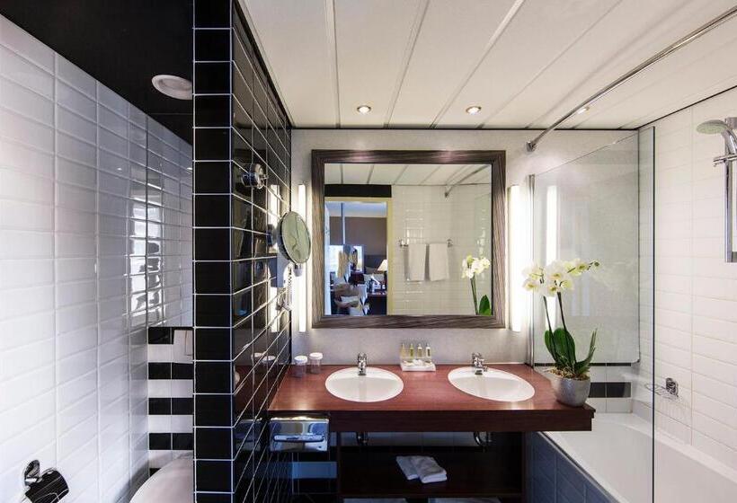 带大床的行政房间, Crowne Plaza Maastricht, An Ihg