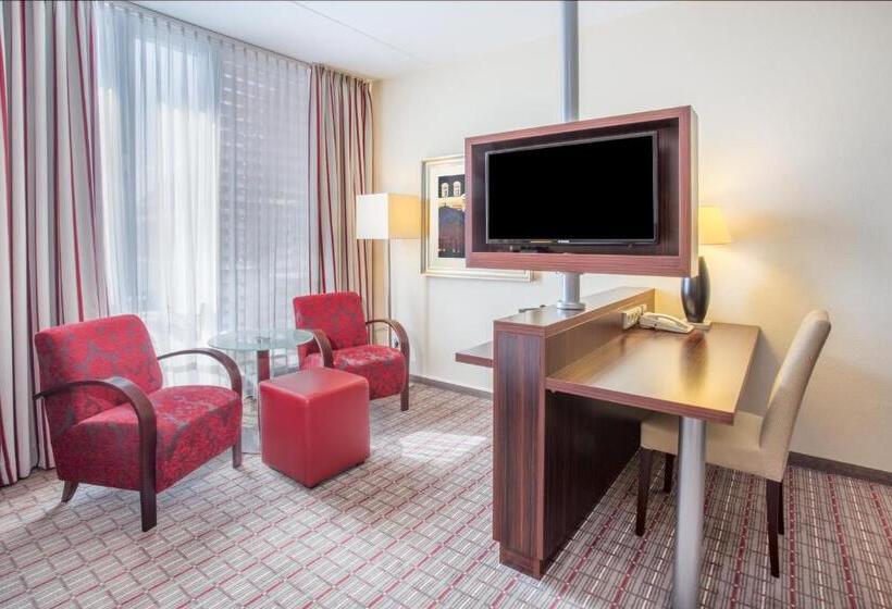 带大床的行政房间, Crowne Plaza Maastricht, An Ihg