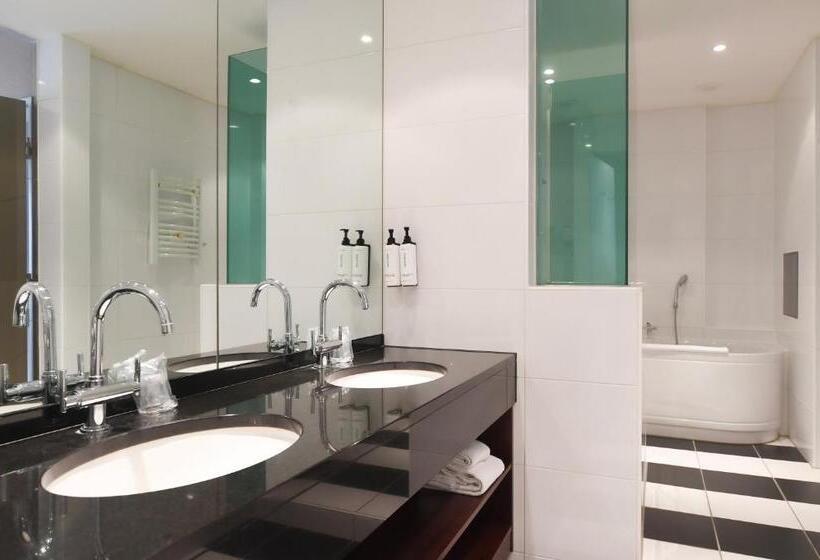 带大床的套房, Crowne Plaza Maastricht, An Ihg