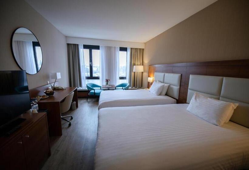 Premium room with river view, Crowne Plaza Maastricht