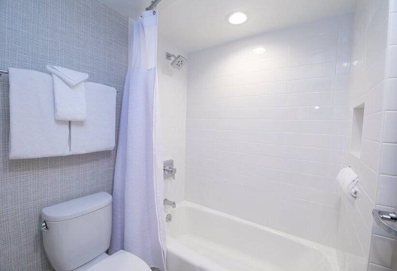 اتاق استاندارد با 2 تخت دوبل, Crowne Plaza Providence Warwick , An Ihg