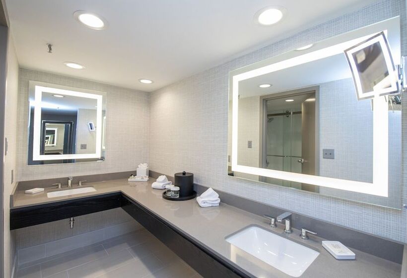 اتاق استاندارد با 2 تخت دوبل, Crowne Plaza Providence Warwick , An Ihg