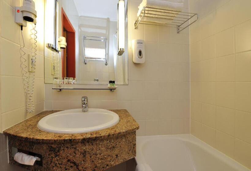 اتاق سوپریور با چشم‌انداز, Danubius Hotel Helia