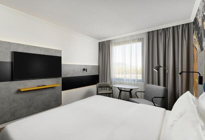 Premium room with river view, Danubius Hotel Helia