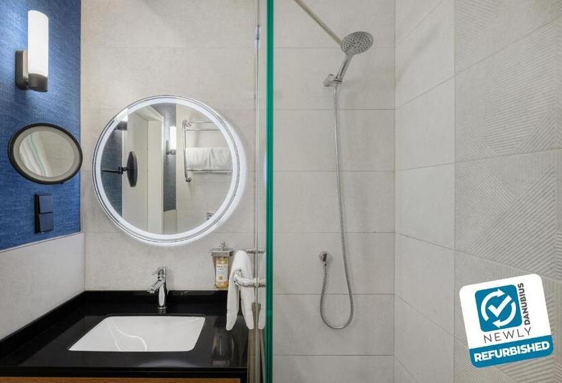 Premium room with river view, Danubius Hotel Helia