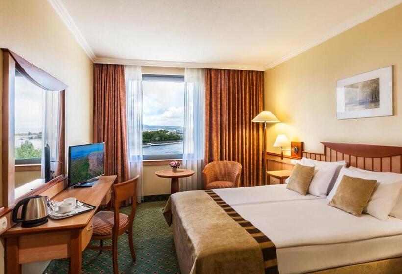 اتاق سوپریور با چشم‌انداز, Danubius Hotel Helia