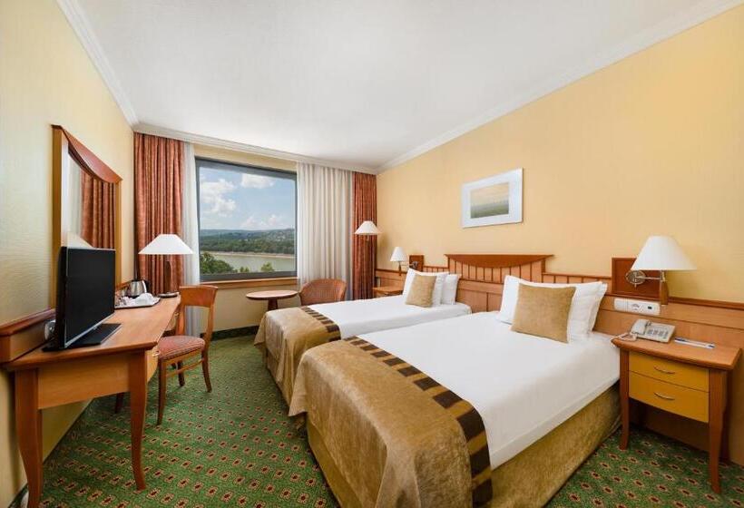 اتاق سوپریور با چشم‌انداز, Danubius Hotel Helia