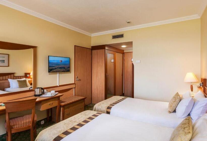 اتاق سوپریور با چشم‌انداز, Danubius Hotel Helia