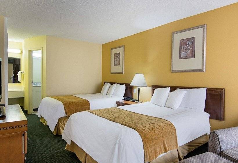 Deluxe Room, Days Inn & Suites By Wyndham Williamsburg Colonial