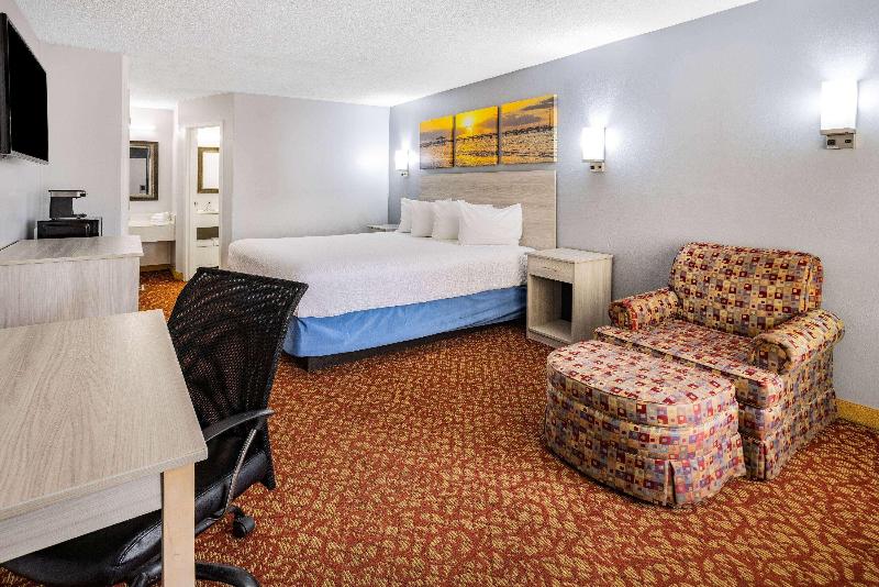 اتاق استاندارد با تخت بزرگ, Days Inn & Suites By Wyndham Williamsburg Colonial