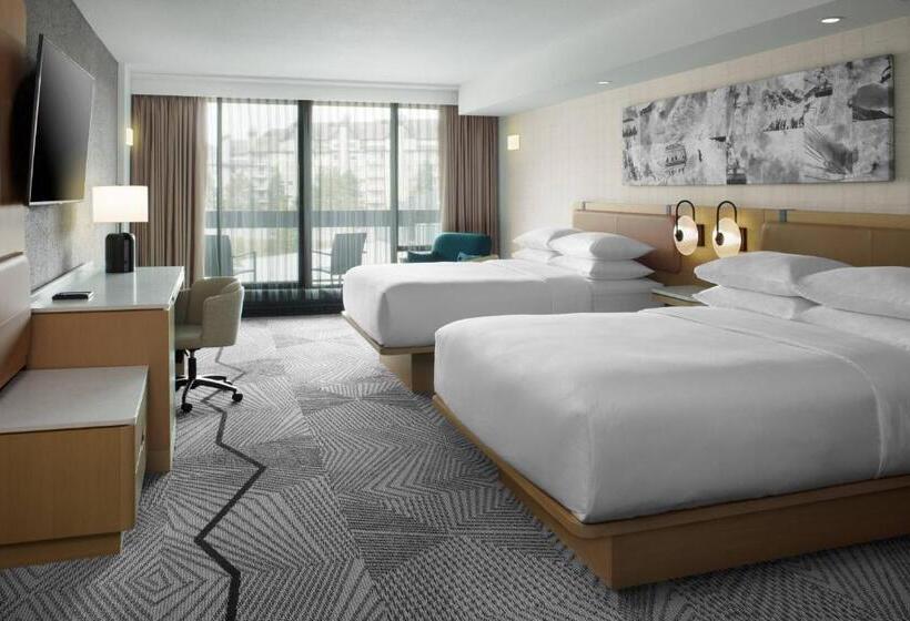 اتاق استاندارد با بالکن, Delta Hotels By Marriott Mont Sainte Anne, Resort & Convention Center