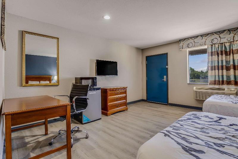 سوئیت برای معلولان, Econo Lodge Inn & Suites