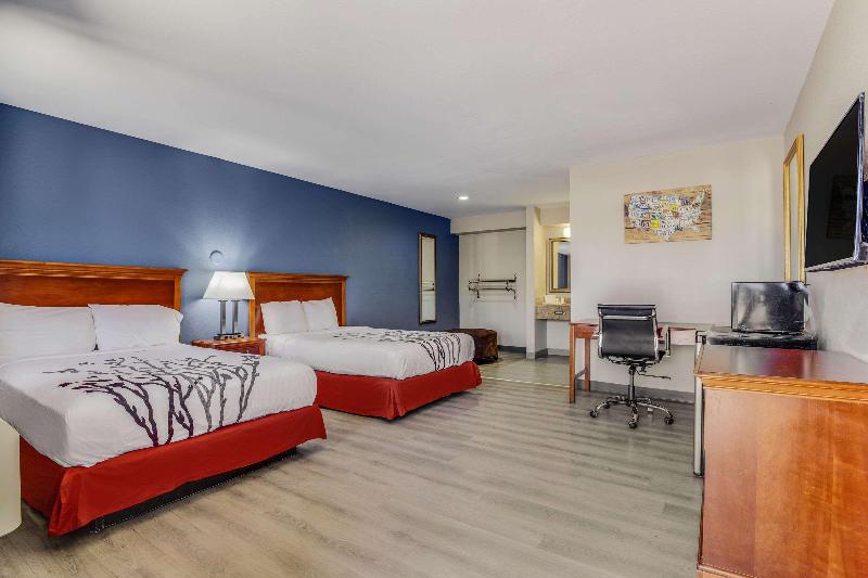 سوئیت برای معلولان, Econo Lodge Inn & Suites