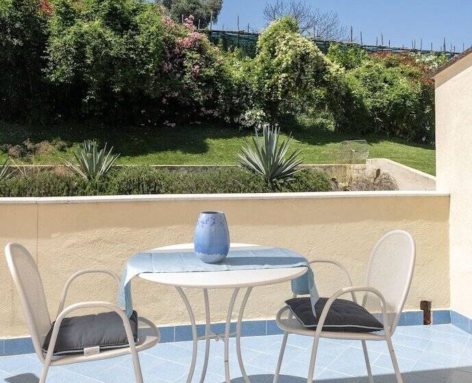 اتاق استاندارد با بالکن, Grand Hotel Vesuvio