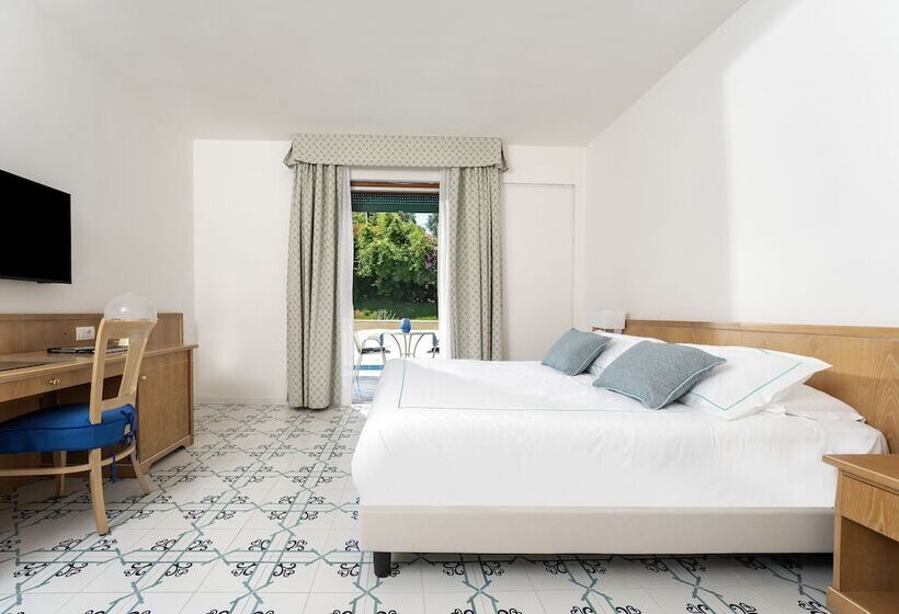اتاق استاندارد با بالکن, Grand Hotel Vesuvio