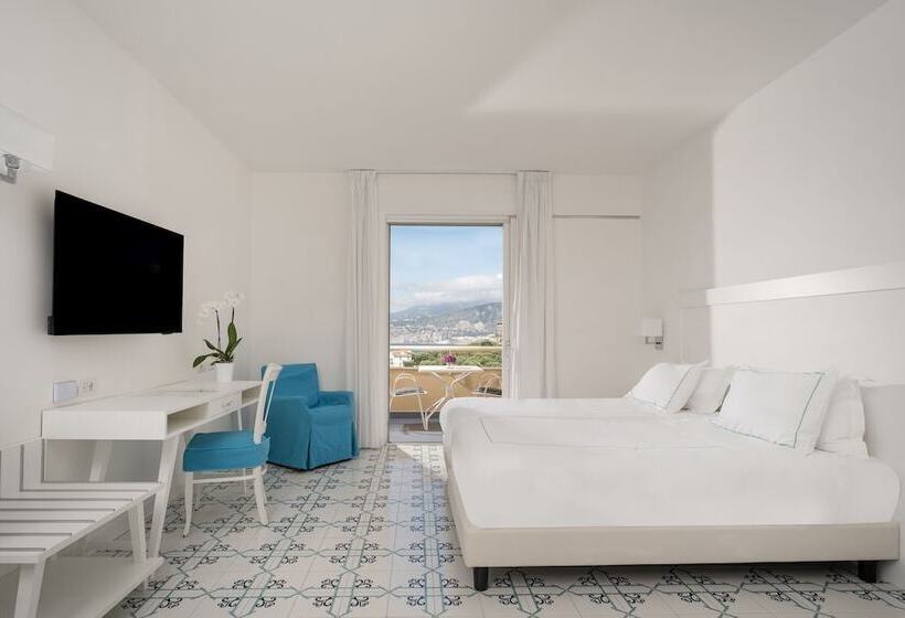 Standard Room Sea View with Balcony, Grand Vesuvio