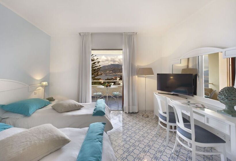Triple Room Sea View, Grand Hotel Vesuvio