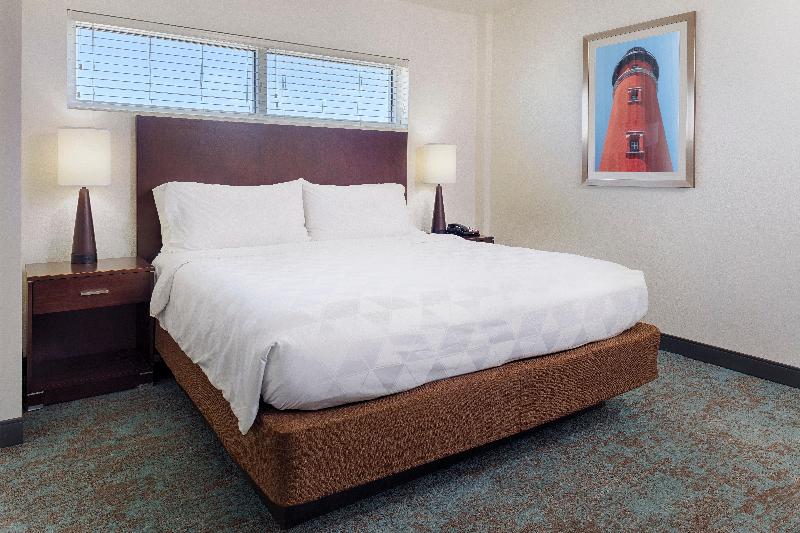 سوئیت با تخت بزرگ, Holiday Inn Resort Daytona Beach Oceanfront, An Ihg