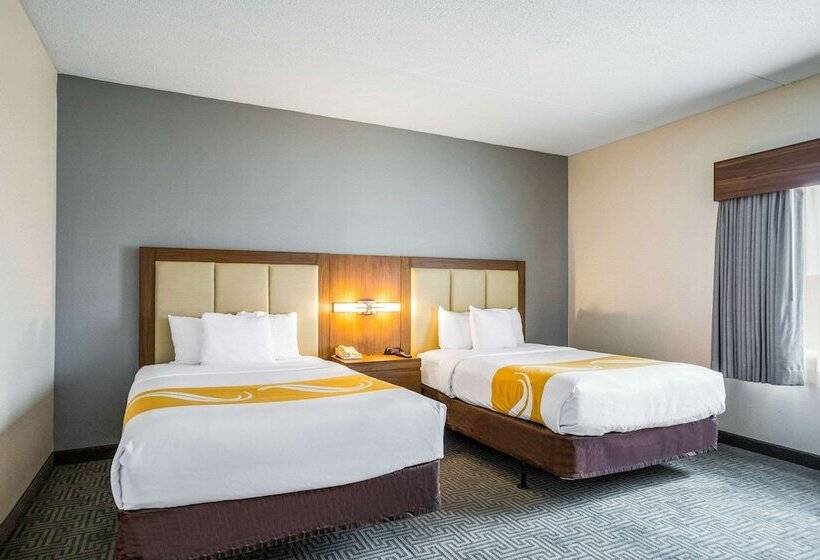 Suite Adapted for people with reduced mobility, Quality Suites Lansing