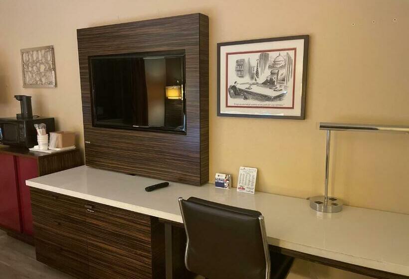 Suite Deluxe Lit King Size, Ramada By Wyndham Harrisburg/hershey Area