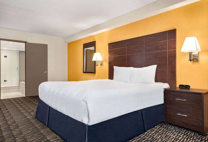 Quarto standart cama de casal, Ramada Plaza By Wyndham Niagara Falls