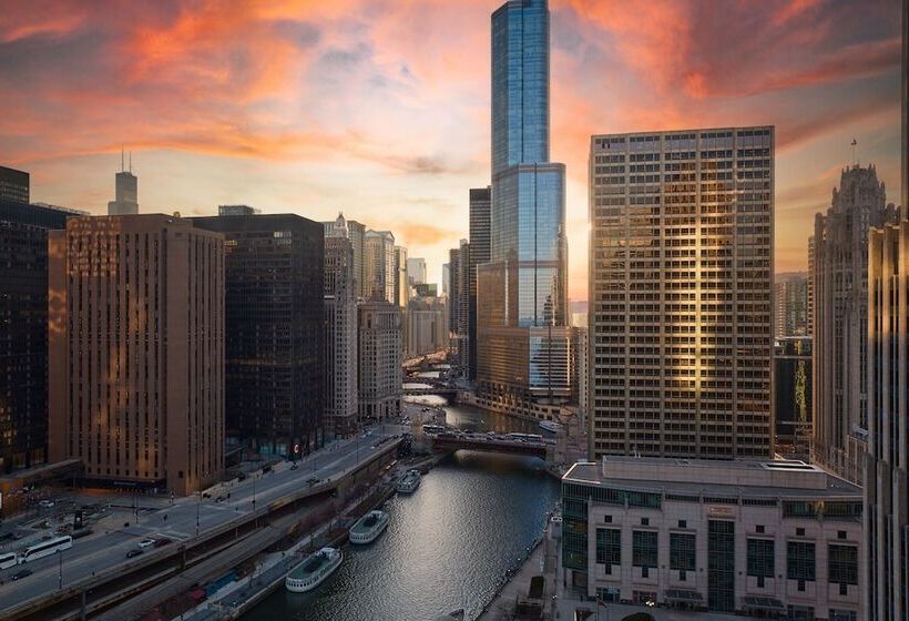اتاق کلاب, Sheraton Grand Chicago Riverwalk