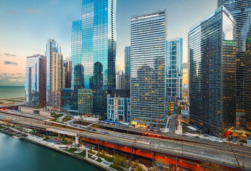 سوییت اجرایی, Sheraton Grand Chicago Riverwalk