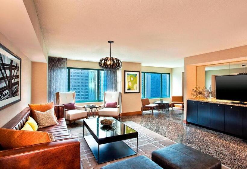 Club Room King Bed, Sheraton Grand Chicago Riverwalk