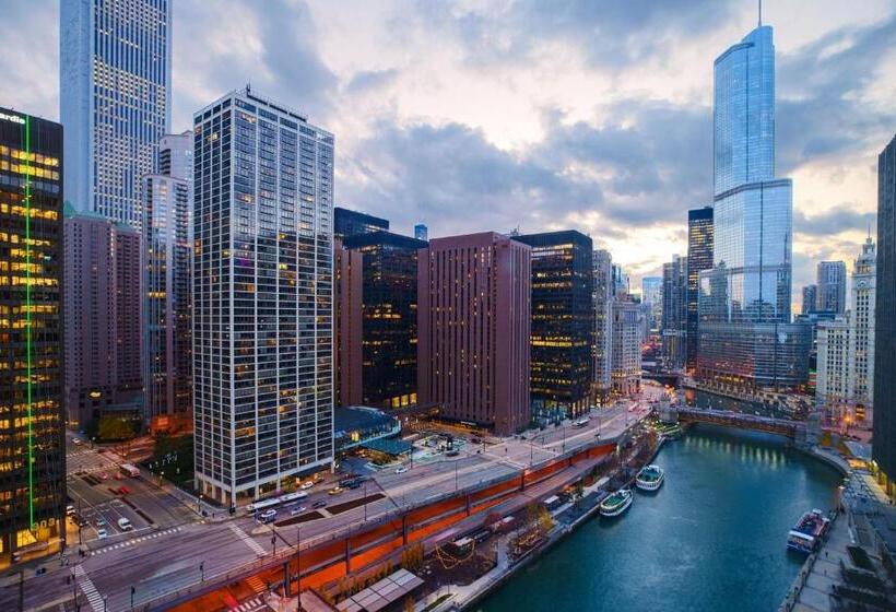 Deluxe room with river view, Sheraton Grand Chicago