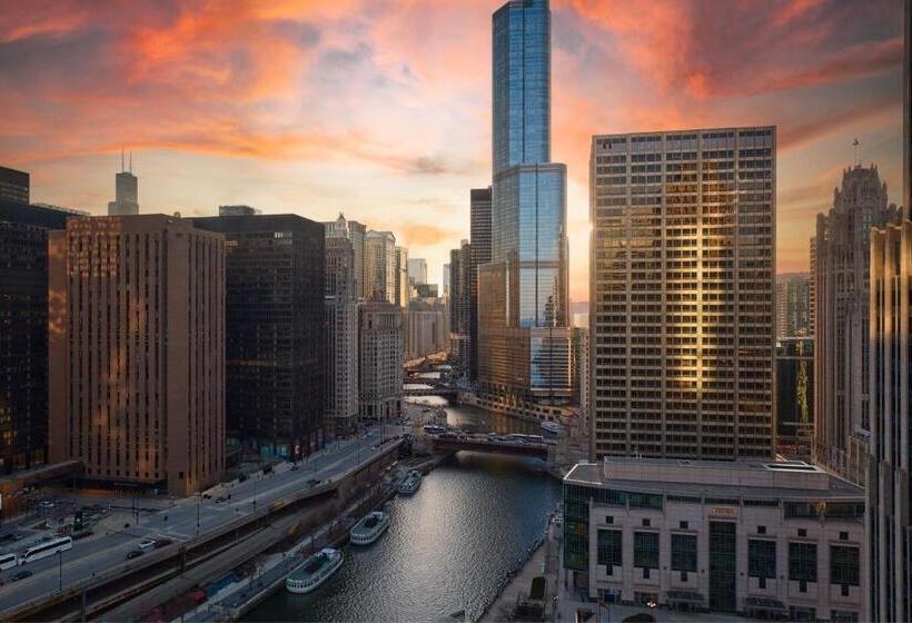 Deluxe room with river view, Sheraton Grand Chicago