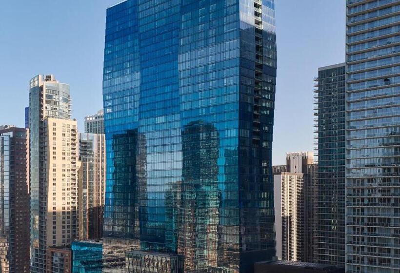 اتاق لوکس با تخت بزرگ, Sheraton Grand Chicago Riverwalk
