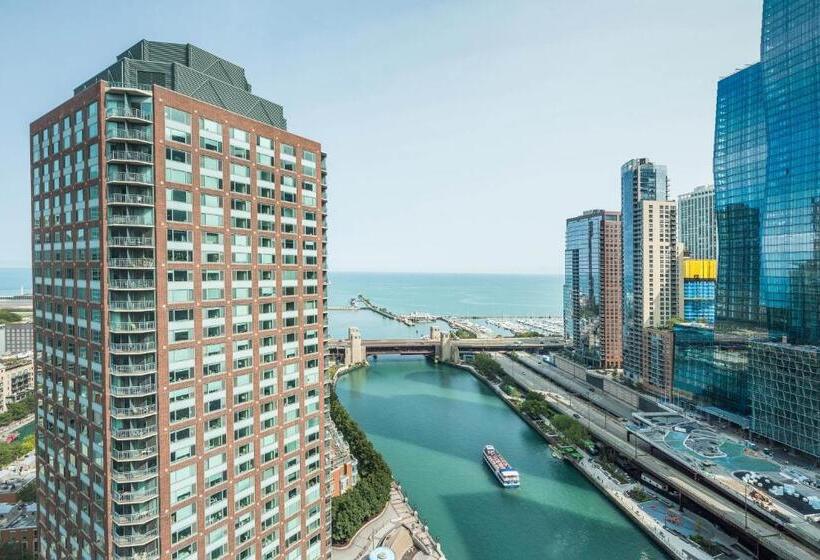 اتاق لوکس با تخت بزرگ, Sheraton Grand Chicago Riverwalk