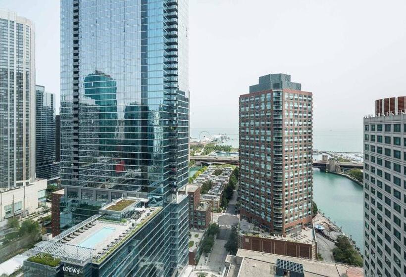 اتاق لوکس با تخت بزرگ, Sheraton Grand Chicago Riverwalk