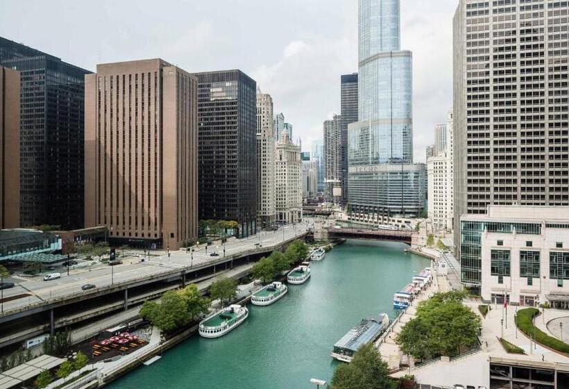 اتاق لوکس با تخت بزرگ, Sheraton Grand Chicago Riverwalk