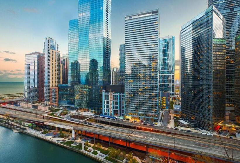 سوییت اجرایی, Sheraton Grand Chicago Riverwalk