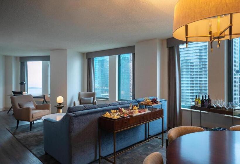 سوئیت با تخت بزرگ, Sheraton Grand Chicago Riverwalk