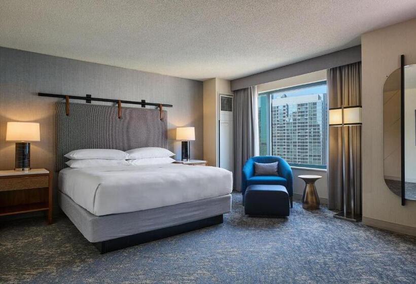 اتاق استاندارد با تخت بزرگ برای معلولان, Sheraton Grand Chicago Riverwalk